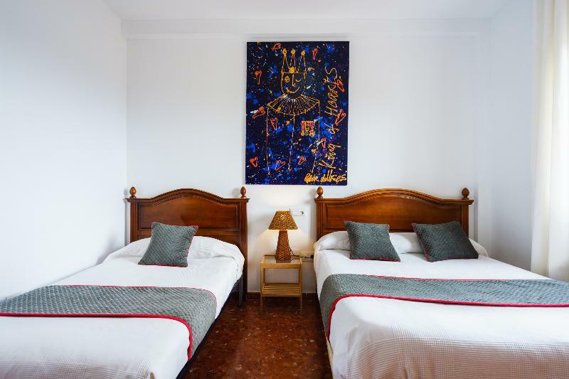 Oyo Errizas Hotel